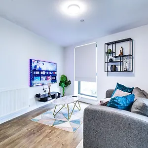 Luxee By Excel Apartment