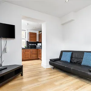 Aldgate Flats Apartment